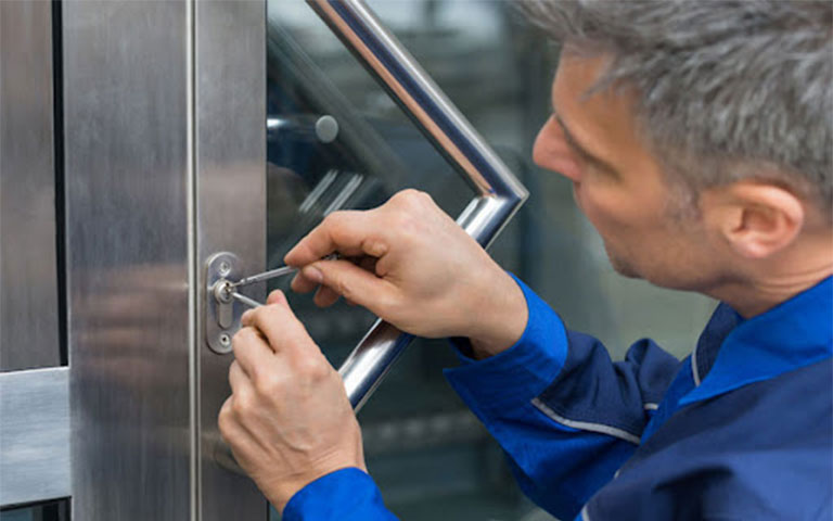 Green locksmith provides locked out of business service in Daytona Beach & Ormond Beach, FL